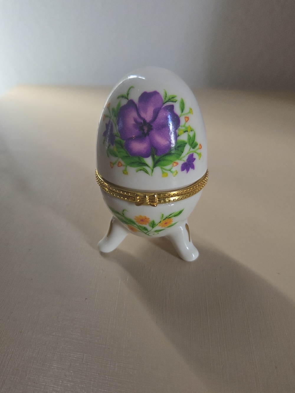 Vintage Footed Porcelain Egg Trinket Box Hinged Purple Floral Jewelry Case 3"